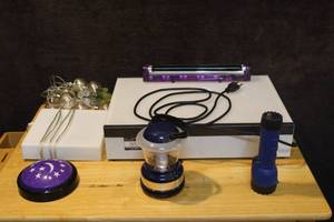 lot 404 image: Mixed Lot of lights and portable light boxes