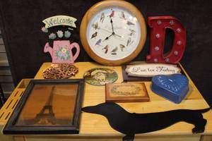 lot 407 image: Wall art and more  see pictures