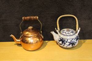 lot 408 image: 2 teapots