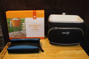lot 409 image: Beverage tub stand max cold X  cooler and a igloo lunch bag