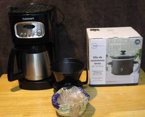 lot 420 image: Cuisinart coffee maker and small crock pot
