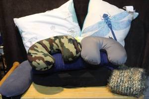 lot 432 image: Quilt pillows cushion and more see photo
