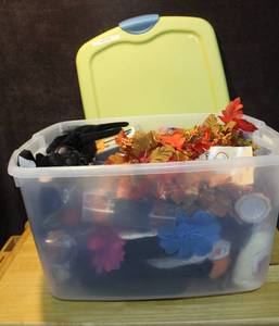 lot 447 image: Tote full of Halloween decorations