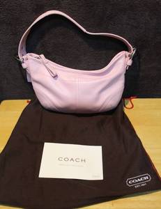 lot 466 image: Coach purse