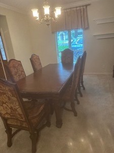 lot 22 image: Beautiful Dining Table (70L X 44W) with 2 LEAVES (18 EACH) WITH 8 Beautiful Chairs including 2 Captain  - 6 SIDE Chairs  - What a Deal $$$$$   X THE MONEY