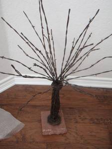 lot 38 image: BARBED WIRE TREE  MOUNTED ON STONE BASE