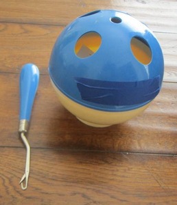 lot 45 image: Vintage knitting ball with needle