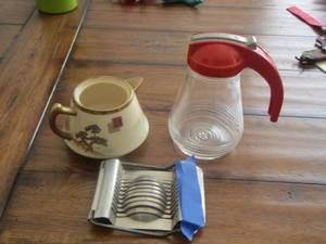 lot 49 image: syrup canister- creamer dish- grader