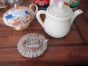 lot 59 image: tea pots qty 2 plus