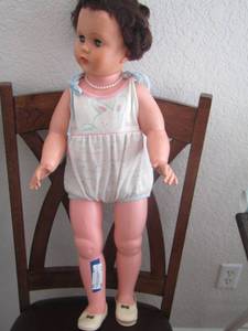 lot 64 image: VINTAGE DOLL APPROX 30 IN HEIGHT