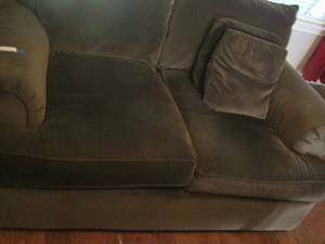 lot 50 image: Thomasville deep seating love seat, very comfy 68 LENGTH