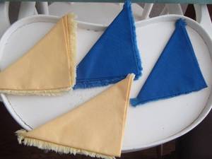 lot 81 image: blue and tan napkins qty 4 cloth