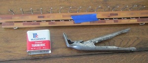 lot 90 image: McCormick Turmeric tin - TIE RACK, SPREADERS