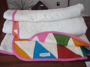 lot 99 image: Queen size multi color quilt