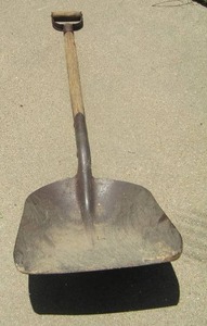 lot 108 image: SCOOP SHOVEL