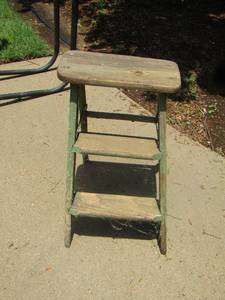 lot 109 image: old 2 step stool