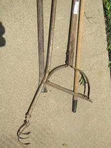 lot 116 image: Vintage yard tools - WEED WACKER,  SKIDGER, & BAR