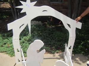 lot 119 image: Outdoor Christmas Dcor MANGER SCENE ON Stand