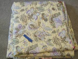 lot 122 image: Yellow floral quilt queen size