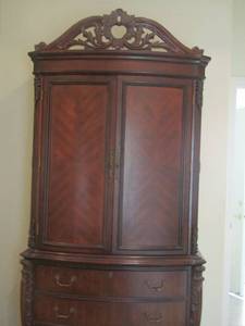 lot 124 image: PULASKI FURNITURE  FOXCRAFT ARMOIRE -2 DOORS & 3 DRAWERS , CARVED ACCENT ON TOP, CLAW FEET   92H X 48 W X 22D -   2 PIECES $$$$$$