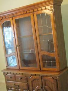 lot 125 image: BUFFET  HUTCH  GLASS SHELVES, , 3 DRAWERS &  DOORS ON THE BASE,  BEAUTIFUL PIECE  80H X 56W X 18D - 1 PIECE
