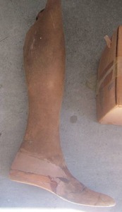 lot 132 image: prosthetic leg