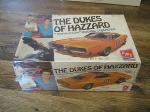 lot 40 image: THE DUKES OF HAZZARD GENERAL LEE DODGE CHARGER MODEL CAR NEW IN BOX