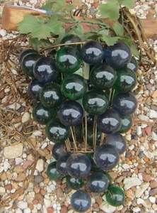 lot 3 image: Large grape design hanging lamp