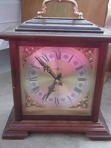 lot 112 image: Howard miller mantel clock