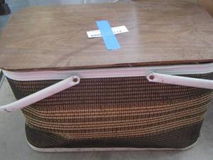 lot 114 image: dbl handled picnic basket