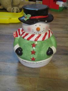 lot 139 image: snowman cookie