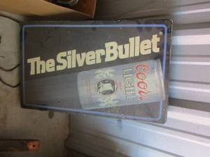 lot 165 image: LIGHTED THE SILVER BULLET  COORS BEER SIGN - UNTESTED