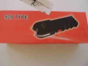 lot 2 image: STUNGUN  928 TYPE 12000K VOLT , W CORD & CASE  NEW IN BOX