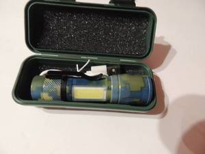 lot 20 image: RECHARGABLE SMALL FLASHLIGHT - USB,  VERY BRIGHT , IN CASE   NEW