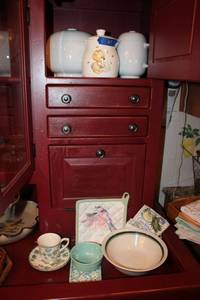 lot 65 image: Misc. serving bowls, honey pot, Ivy green tea cup as shown