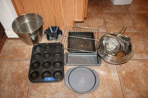 lot 84 image: Baking pans, sifters, glass mixing bowl, tortilla bowl pans