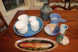 lot 76 image: Bluegreen pottery items, off white bowl set and glass bread plate