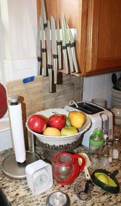 lot 58 image: Knife set with Magnetic bar, toaster, decorative bowl, paper towel holder and more