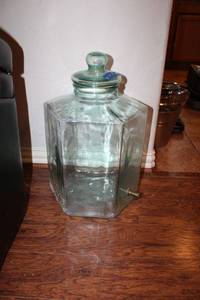 lot 23 image: Large green glass drink dispenser