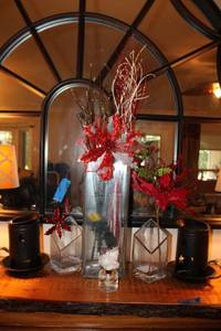 lot 92 image: Clear heavy glass vases, metal wax warmers and diffuser