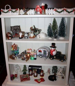 lot 95 image: Christmas decorations