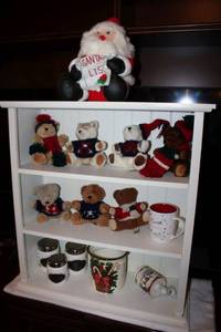 lot 96 image: Christmas decorations with teddy bears