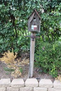 lot 178 image: Texas style birdhouse on post