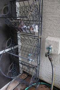 lot 165 image: Wire storage rack for patio