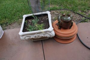 lot 170 image: Plastic square planter, terra cotta planter bases and frog statue