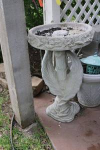 lot 171 image: Birdbath stand