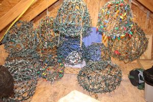 lot 188 image: Outdoor Yard wire ball lights Approx. 12 count