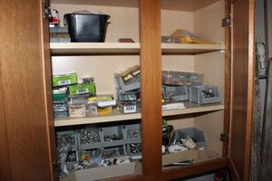 lot 322 image: Cabinet contents - hardware items