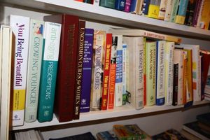 lot 300 image: Books - 1 shelf, health related