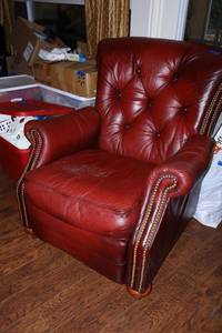 lot 310 image: Red La-Z-Boy recliner button tufted
